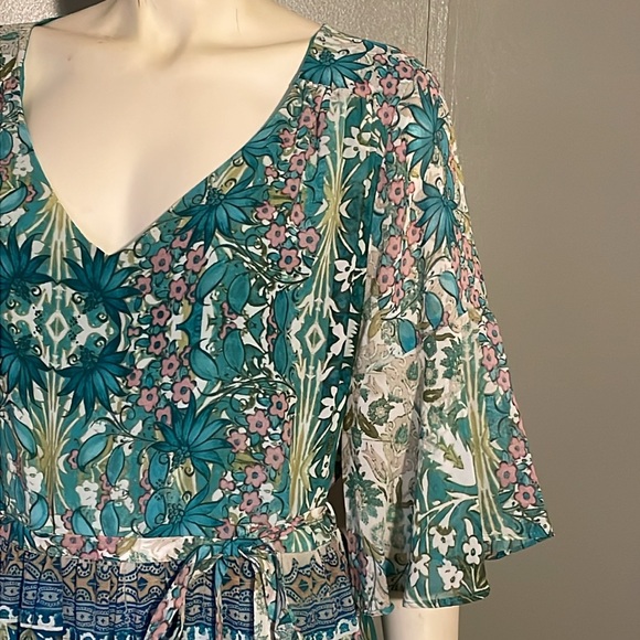 avenue, floral, maxi dress. Size 16 - Picture 5 of 13